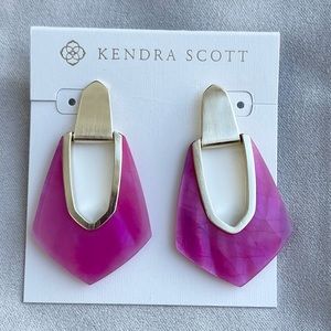 Kendra Scott Kensley Drop Earrings - like new!